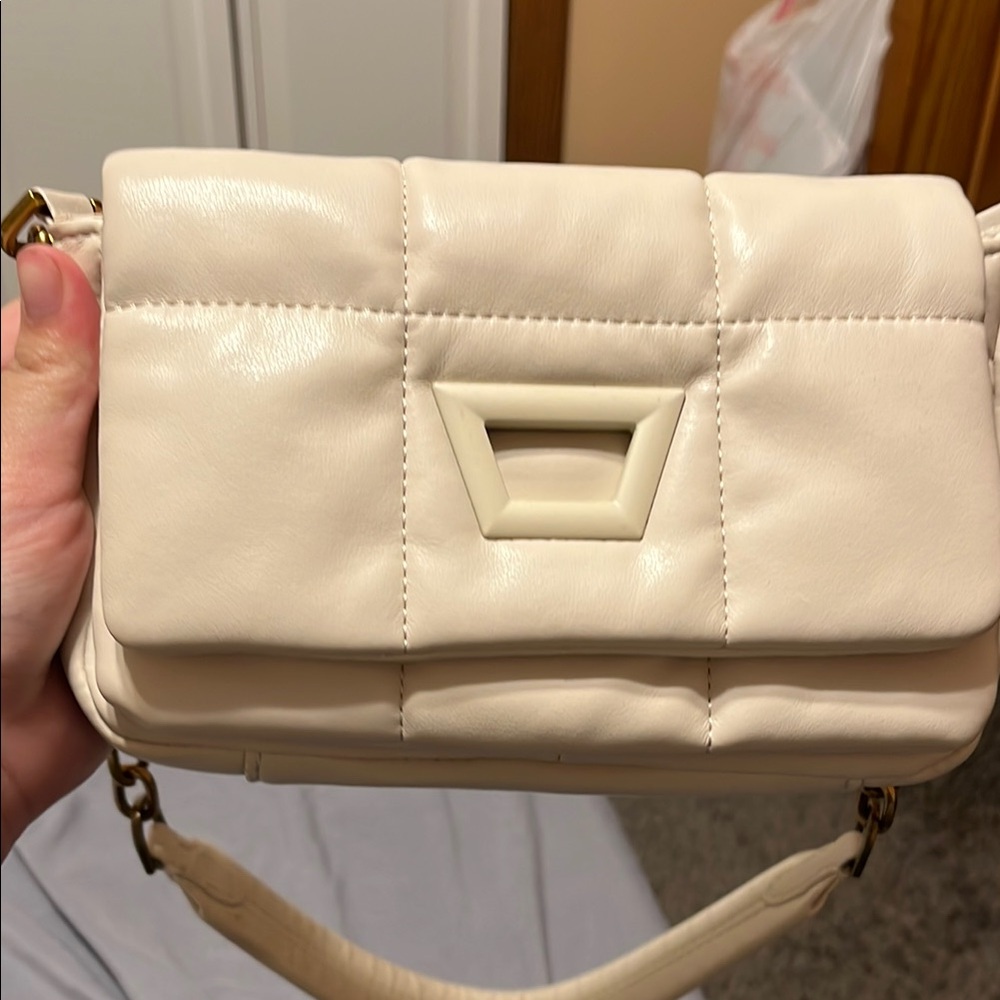 Elegant Cream Quilted Shoulder Bag